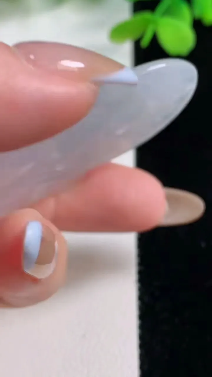 天然A货翡翠度母观音吊坠，尺寸64-36-6，重量:22.70g
11月2日