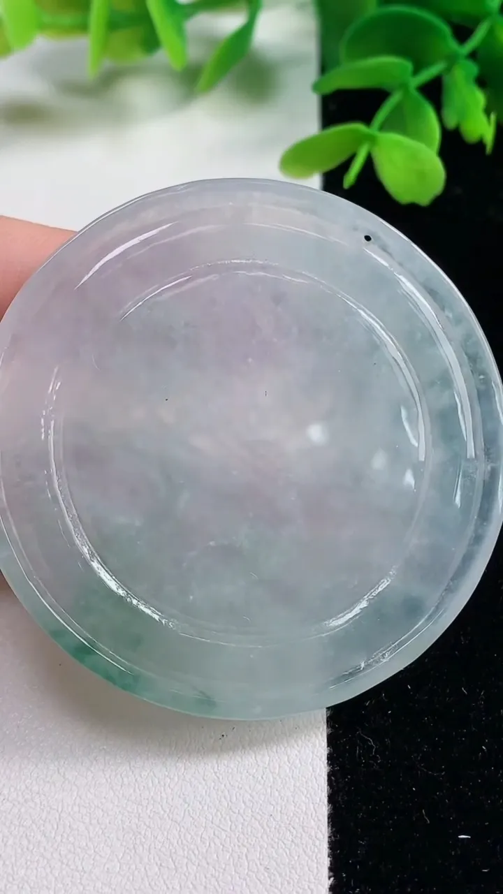 天然A货翡翠种飘花山水牌吊坠，尺寸55.8-6.4，重量:40.76g
11月2日