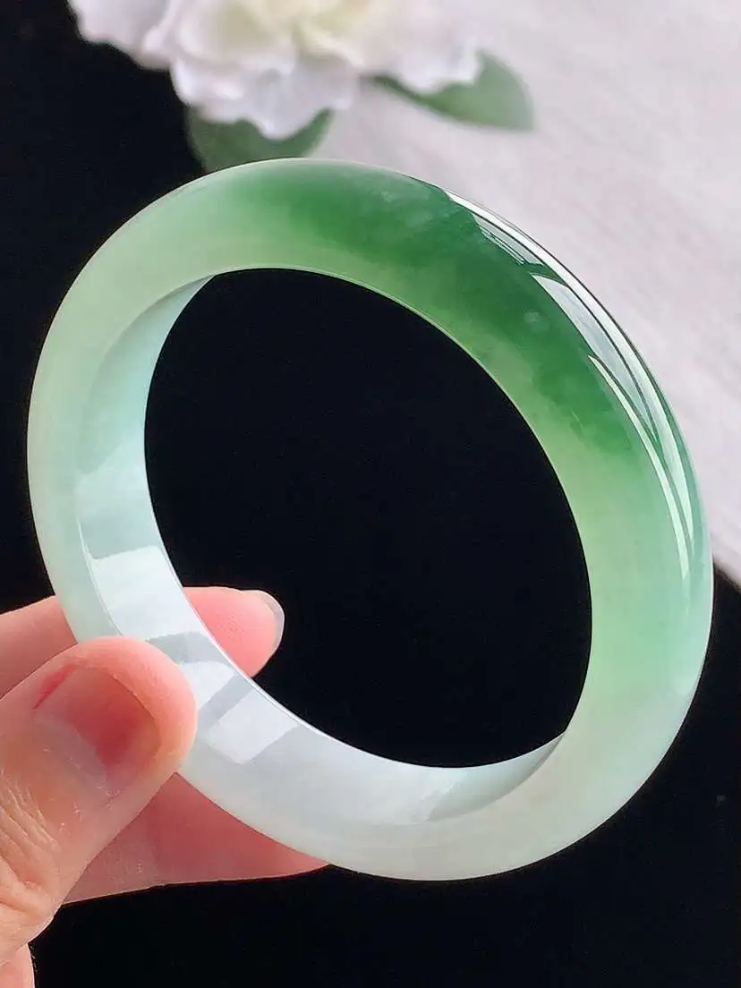 a货翡翠老坑冰种飘花正装正圈手镯55-56圈口  尺寸55.2×13.6×8mm 重量62.10g 1101