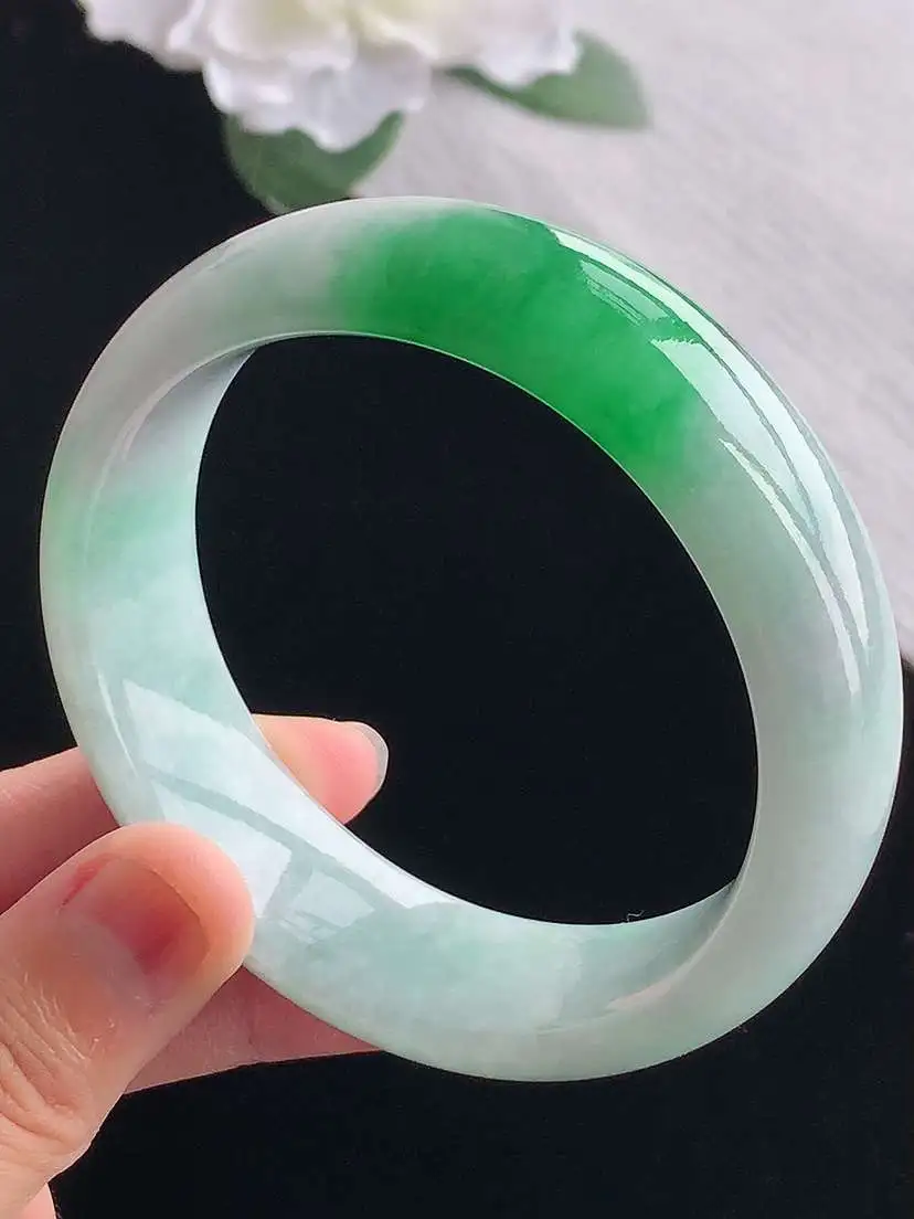 a货翡翠老坑冰种飘绿轮胎边宽边正装正圈手镯58-59圈口  尺寸58.7×18.8×7.8mm 重量