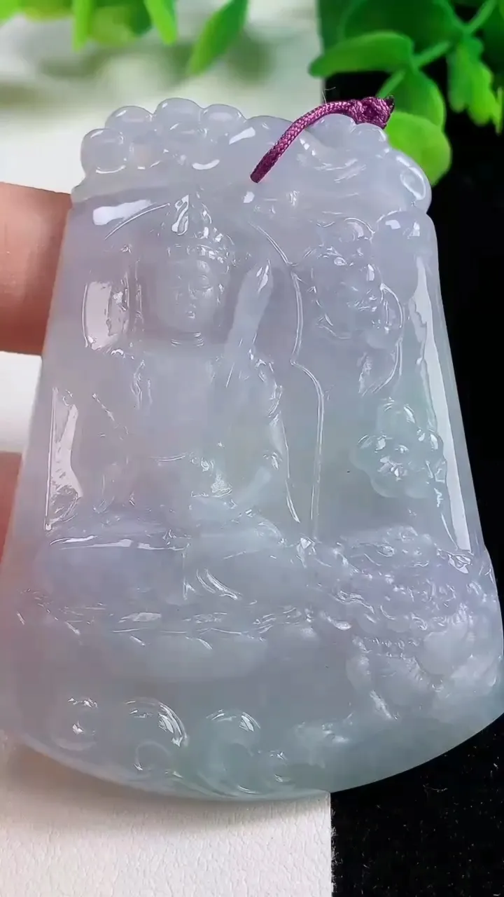 天然A货翡翠春带彩紫罗兰文殊菩萨吊坠，尺寸66.7-51-6.4，重量:41.86g
11月2日