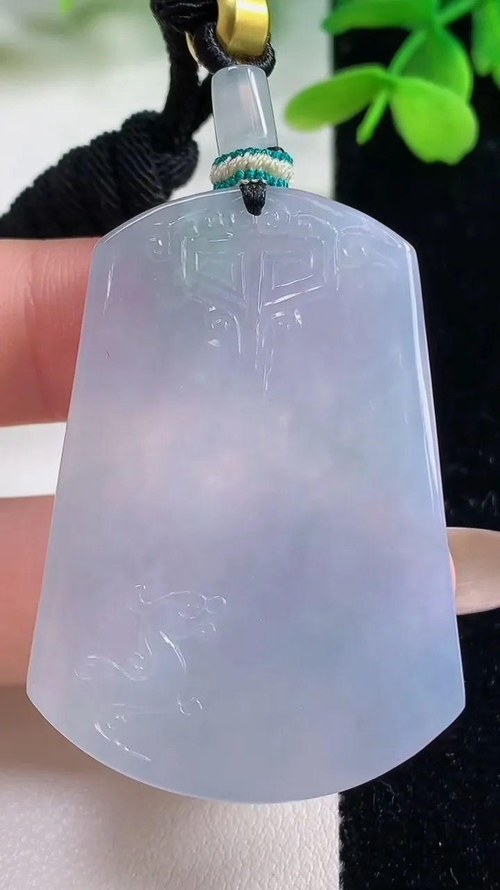 天然A货翡翠紫罗兰仿古无事牌吊坠，尺寸47.7-32.3-5，重量:24.11g
11月2日