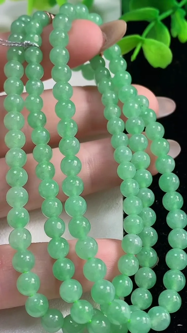 天然A货翡翠圆珠项链，尺寸5-114颗，重量:28.62g11月2日
工厂直销收藏佳品,种好水足，色泽均匀，有种有色，上手高大气！