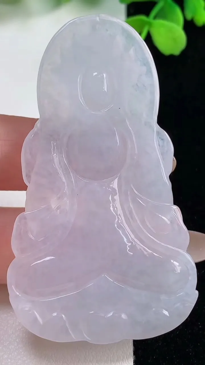 天然A货翡翠度母观音吊坠，尺寸64-36-6，重量:22.70g
11月2日