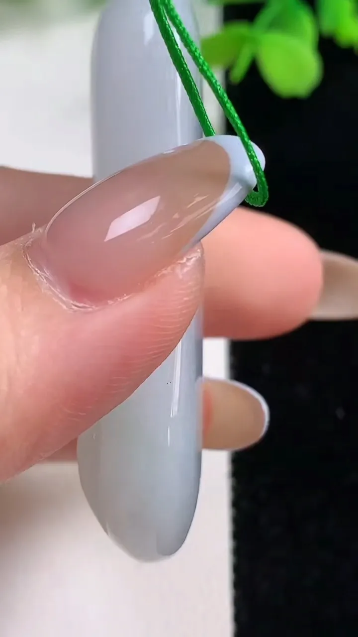 天然A货翡翠无相观音吊坠，尺寸57-17.8-10.5，重量:24.04g
11月2日