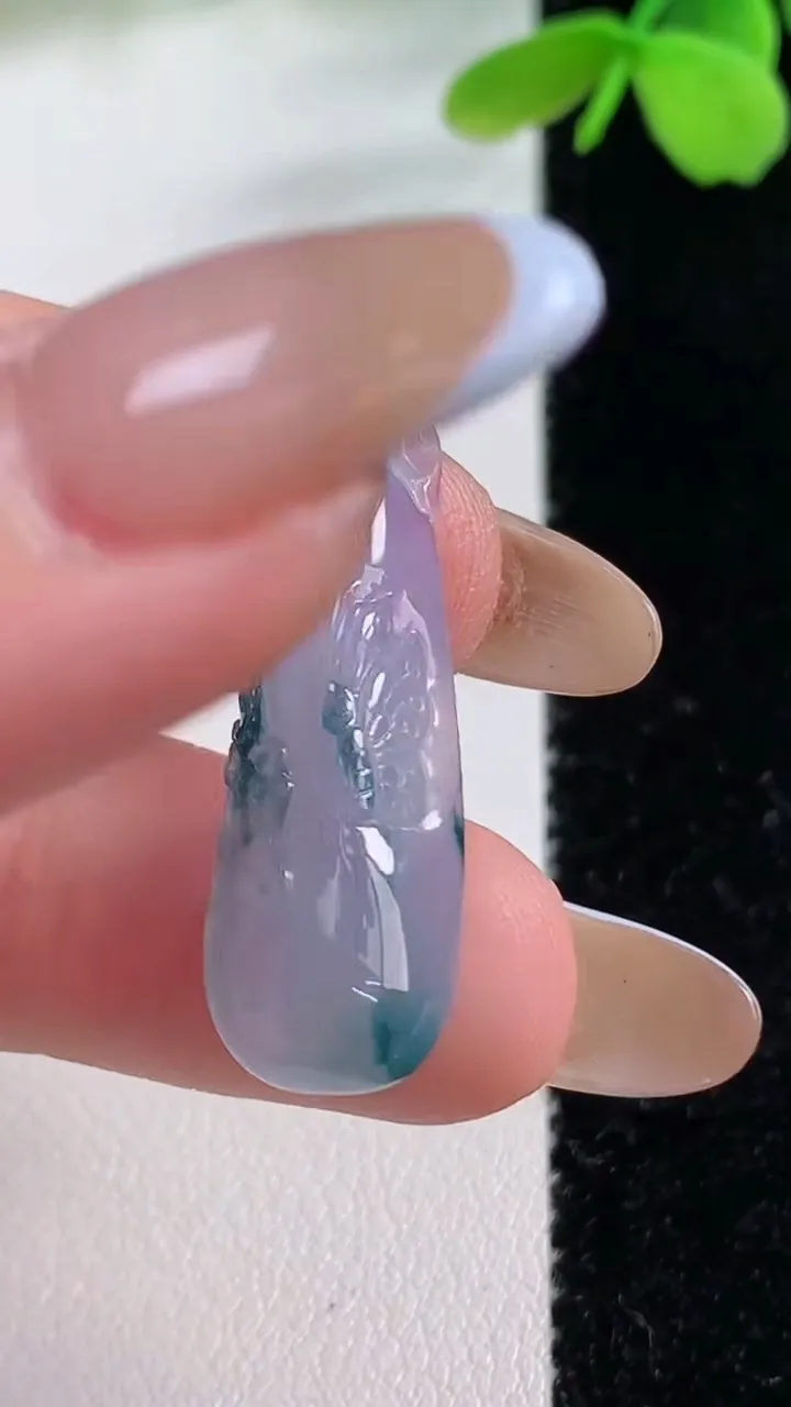 天然A货翡翠18K金紫罗兰飘花福瓜吊坠，尺寸31.5-10.3-4.3，重量:2.67g
11月2日