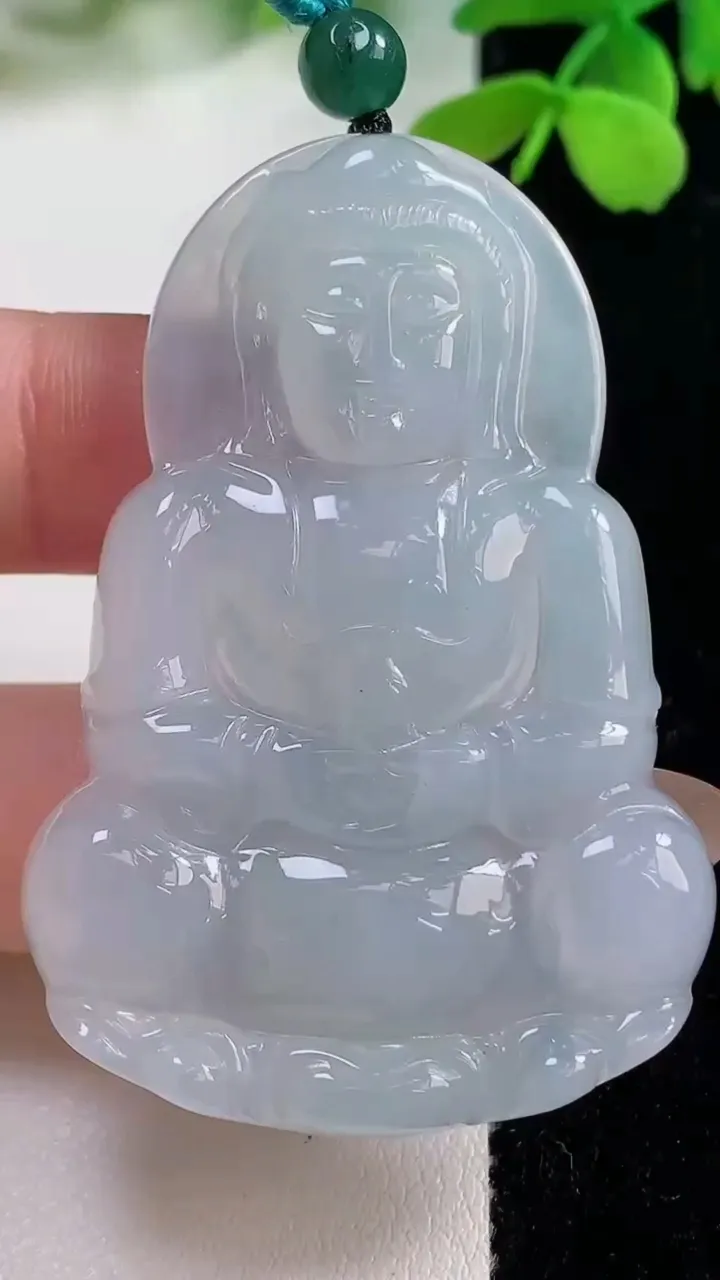 天然A货翡翠观音菩萨吊坠，尺寸56-38.6-6.1，重量:20.12g
11月2日