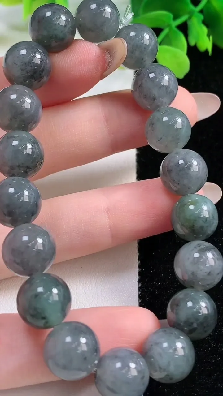 天然A货翡翠乌鸡种圆珠手串，尺寸10.7-18颗，重量:37.62g11月2日
工厂直销收藏佳品,种