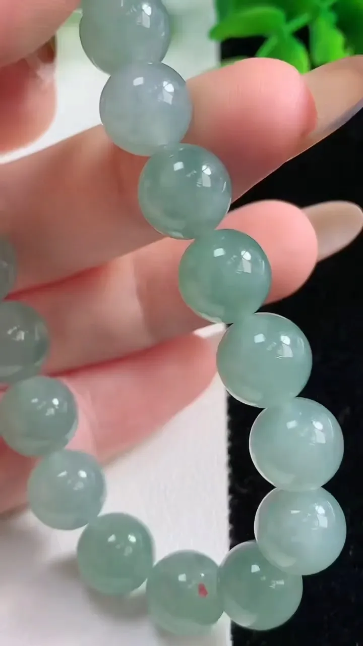 天然A货翡翠圆珠手串，尺寸10-19，重量:33.84g11月2日
工厂直销收藏佳品,种好水足，色泽均匀，有种有色，上手高大气！