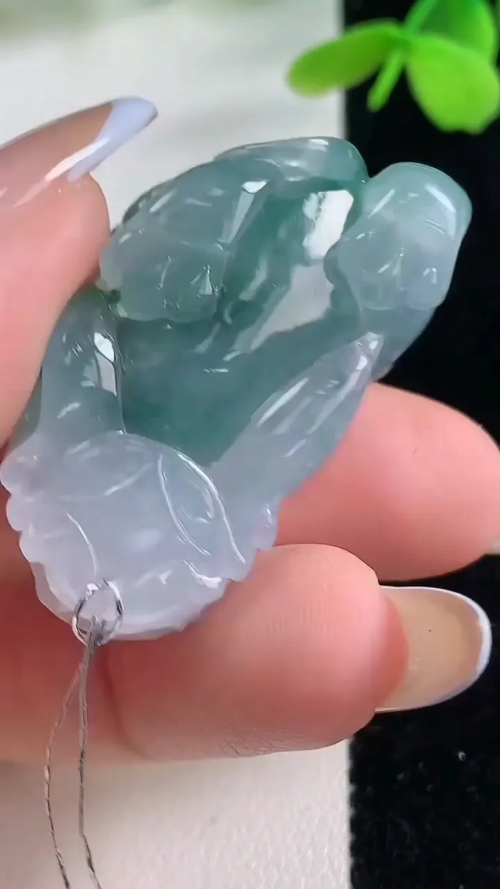 天然A货翡翠种飘花貔貅吊坠，尺寸37.5-20-11.7，重量:18.25g
11月2日