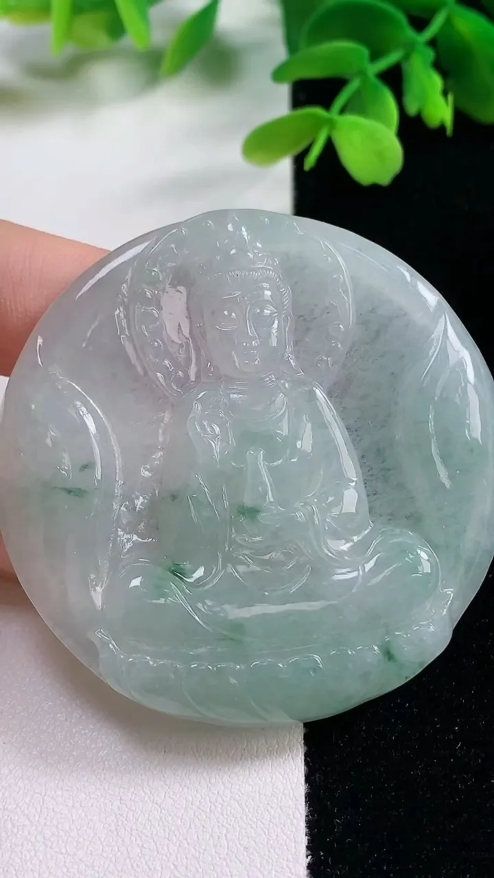 天然A货翡翠冰种飘花观音菩萨吊坠，尺寸54-4.8，重量:29.62g
11月2日