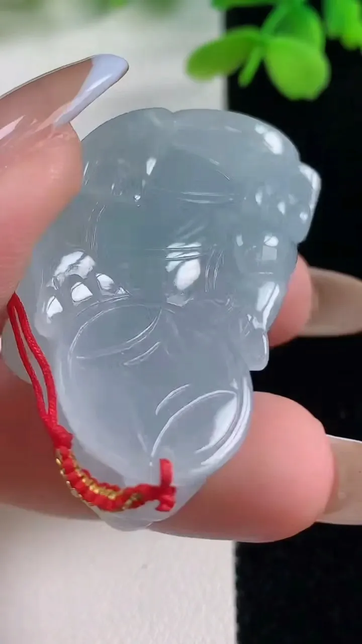 天然A货翡翠貔貅吊坠，尺寸44.8-23.3-13，重量:28.23g
11月2日