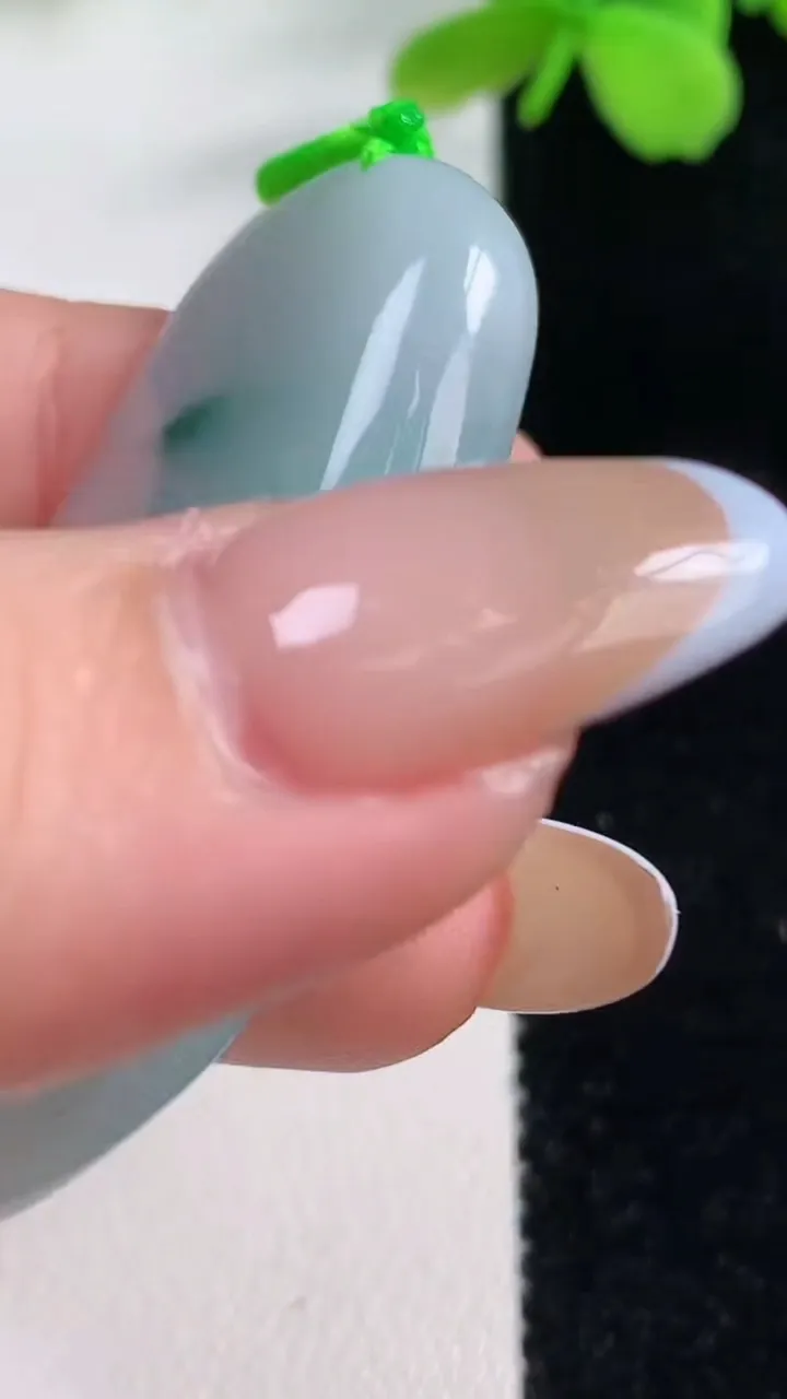 天然A货翡翠飘花悟道吊坠，尺寸47.7-20.2-8.4，重量:14.56g
11月2日