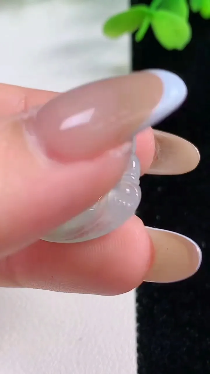 天然A货翡翠冰种飘花佛公吊坠，尺寸23-25-4.9，重量:4.14g
11月2日