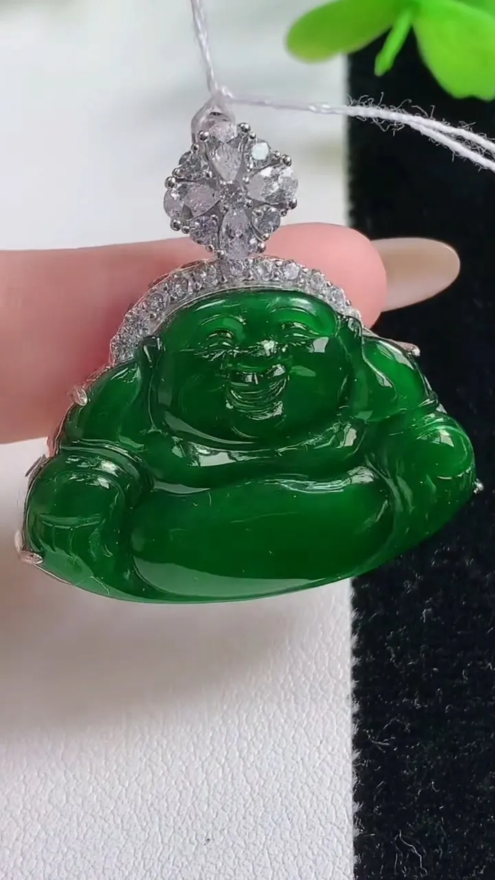 天然A货翡翠佛公吊坠，尺寸38.5-23-6，裸石32.3-25重量:41.15g
11月2日