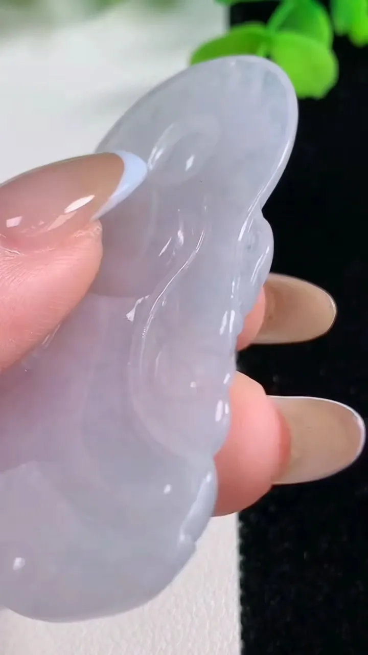 天然A货翡翠度母观音吊坠，尺寸64-36-6，重量:22.70g
11月2日