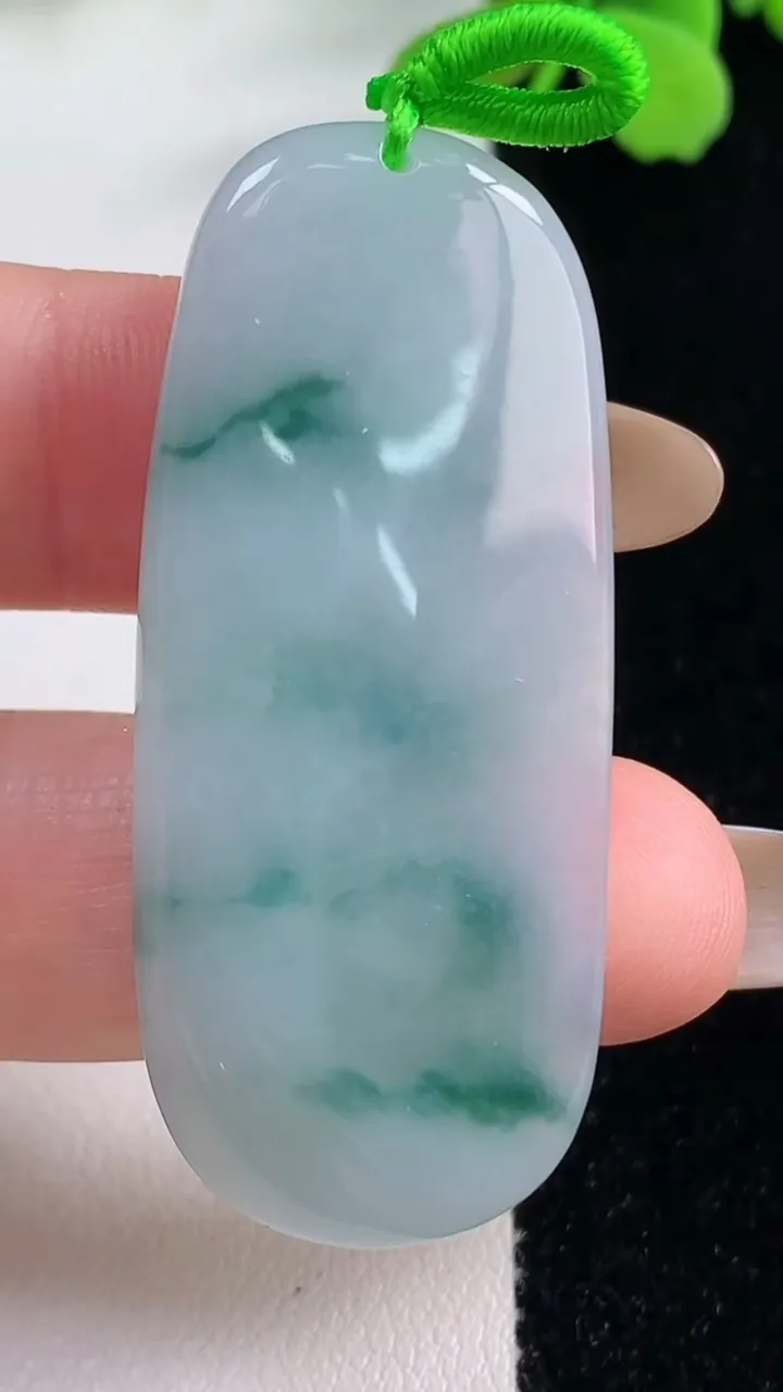 天然A货翡翠飘花悟道吊坠，尺寸47.7-20.2-8.4，重量:14.56g
11月2日