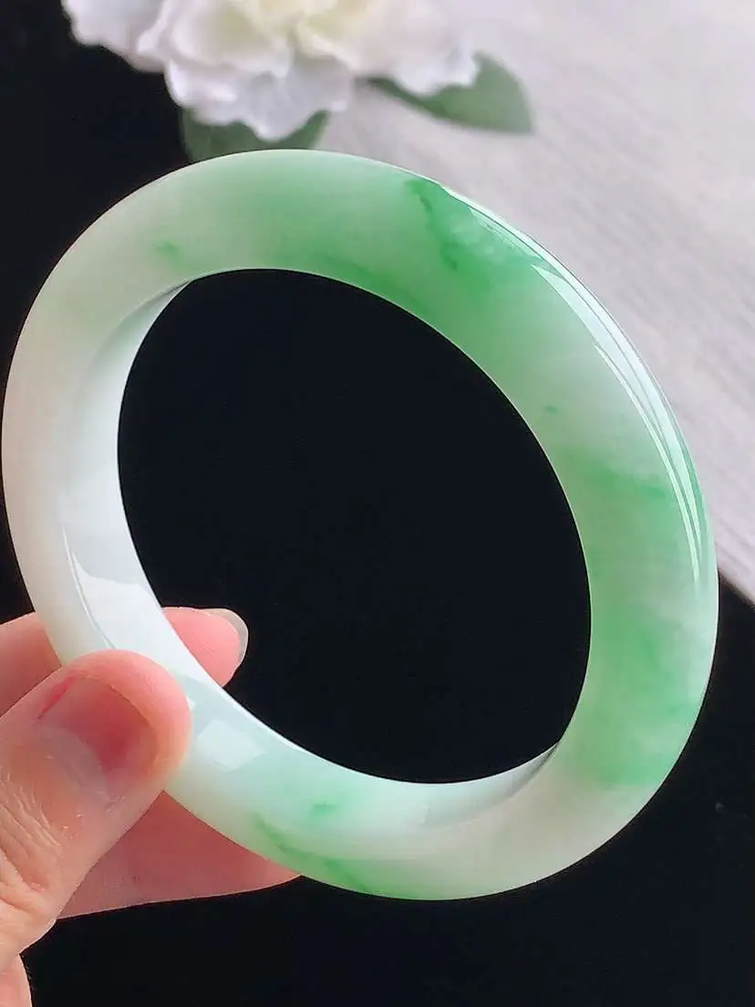 a货翡翠老坑冰种飘绿厚装正装正圈手镯59-60大圈口  尺寸59.3×11.8×9.8mm 重量72