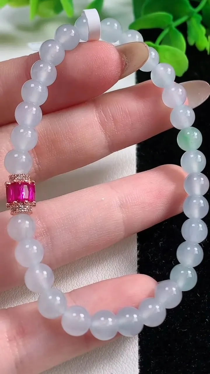 天然A货翡翠圆珠手串，尺寸5.9-30颗，重量:11.75g11月2日
工厂直销收藏佳品,种好水足，色泽均匀，有种有色，上手高大气！