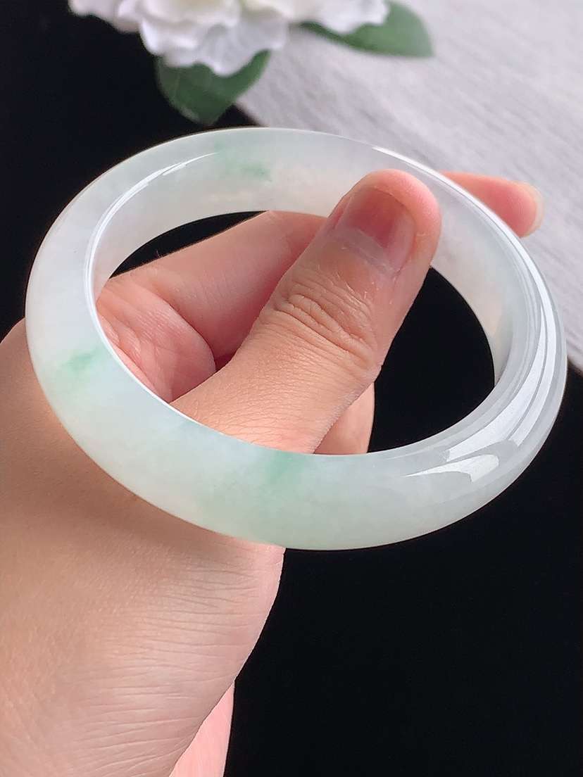 a货翡翠老坑冰种飘绿正装正圈手镯56-57圈口  尺寸56×12.6×8.5mm 重量62.55g 1101