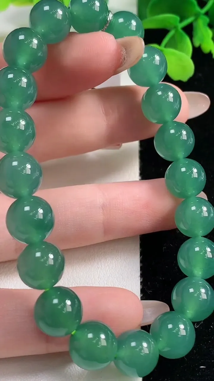 天然A货翡翠圆珠手串，尺寸9.7-20颗，重量:32.86g11月2日
工厂直销收藏佳品,种好水足，