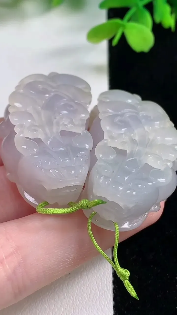 天然A货翡翠紫罗兰貔貅吊坠一对，尺寸41.8-21.8-12.5，重量:49.60g
11月2日