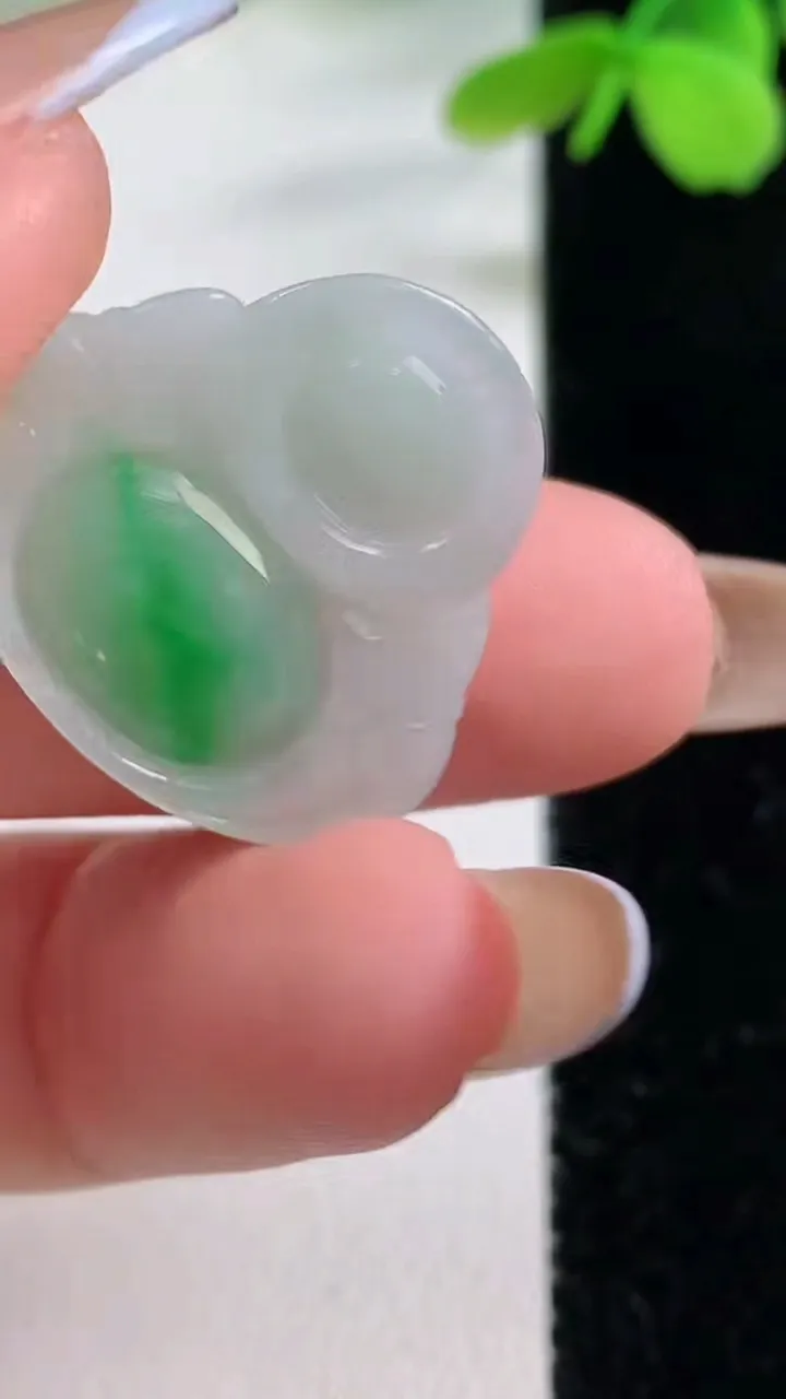 天然A货翡翠佛公吊坠，尺寸22.2-24.6-4.8，重量:3.97g
11月2日