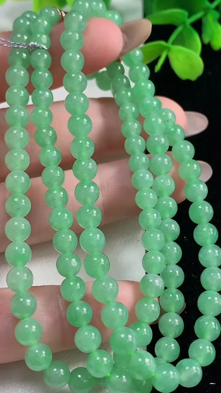 天然A货翡翠圆珠项链，尺寸5-114颗，重量:28.62g11月2日
工厂直销收藏佳品,种好水足，色泽均匀，有种有色，上手高大气！