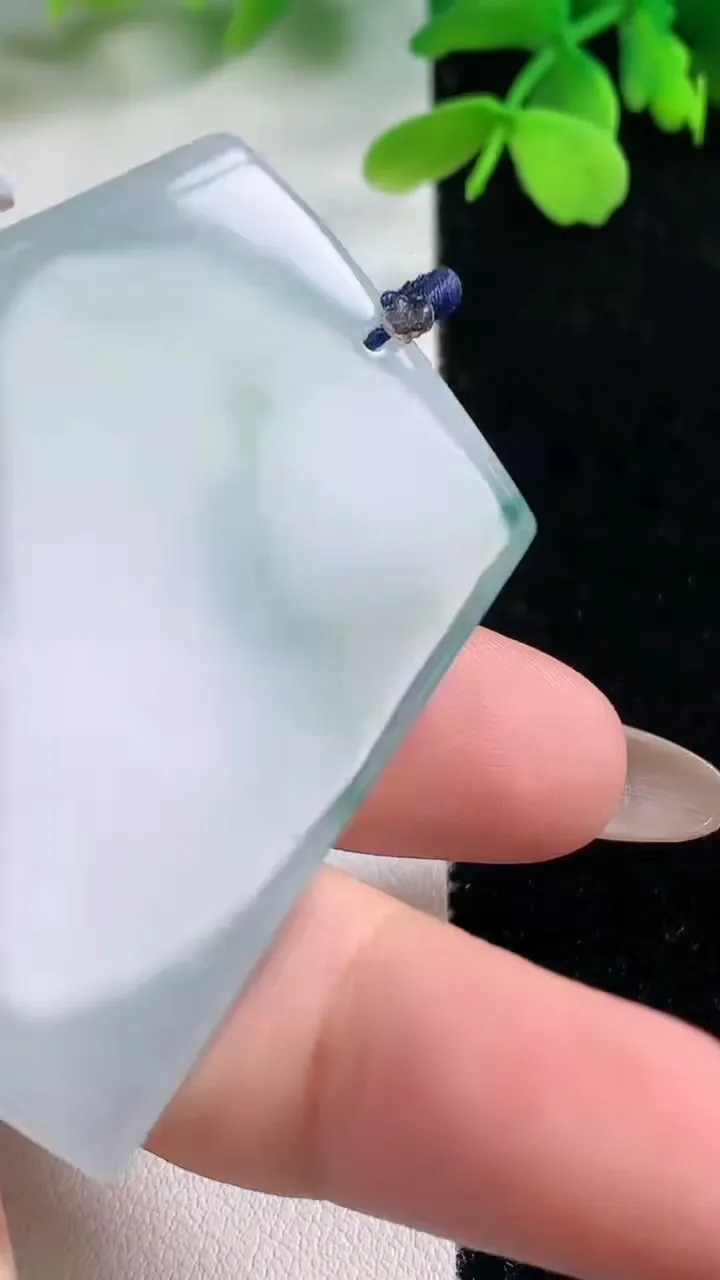 天然A货翡翠飘花普贤菩萨吊坠，尺寸50.1-43.4-6，重量:25.46g
11月2日