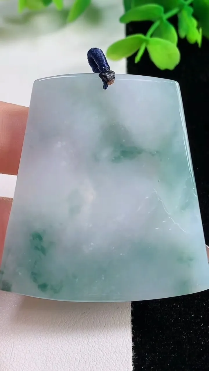 天然A货翡翠冰种飘花普贤菩萨吊坠，尺寸50-45.5-5.6，重量:25.97g
11月2日