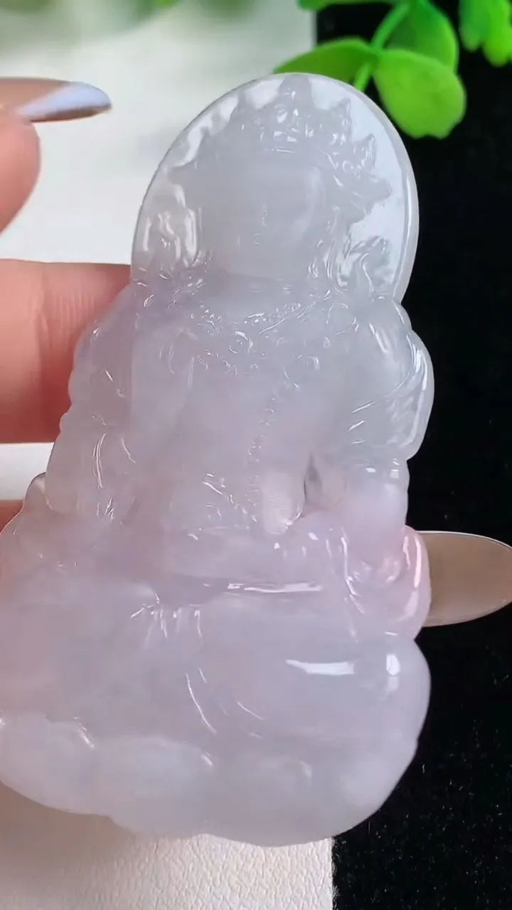 天然A货翡翠度母观音吊坠，尺寸64-36-6，重量:22.70g
11月2日