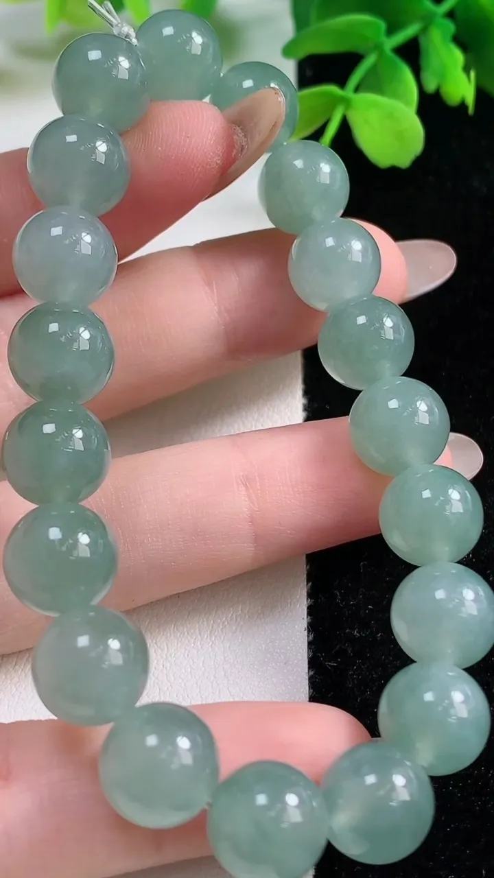 天然A货翡翠圆珠手串，尺寸10-19，重量:33.84g11月2日
工厂直销收藏佳品,种好水足，色泽均匀，有种有色，上手高大气！