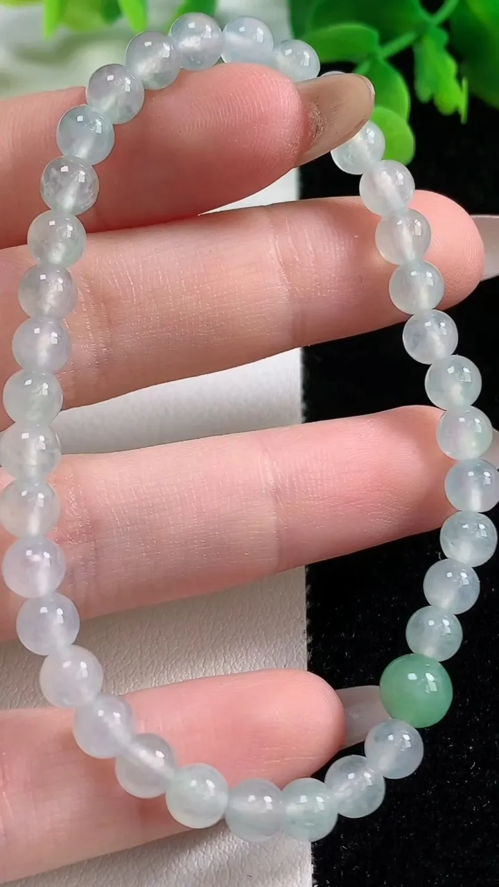 天然A货翡翠圆珠手串，尺寸5.2-36颗，重量:9.83g11月2日
工厂直销收藏佳品,种好水足，色