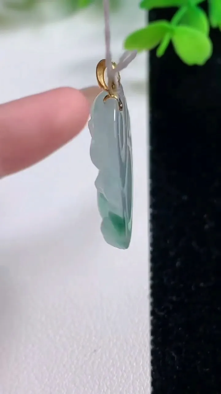 天然A货翡翠种飘花佛公吊坠，尺寸27-29.1-5.3，重量:6.46g
11月2日