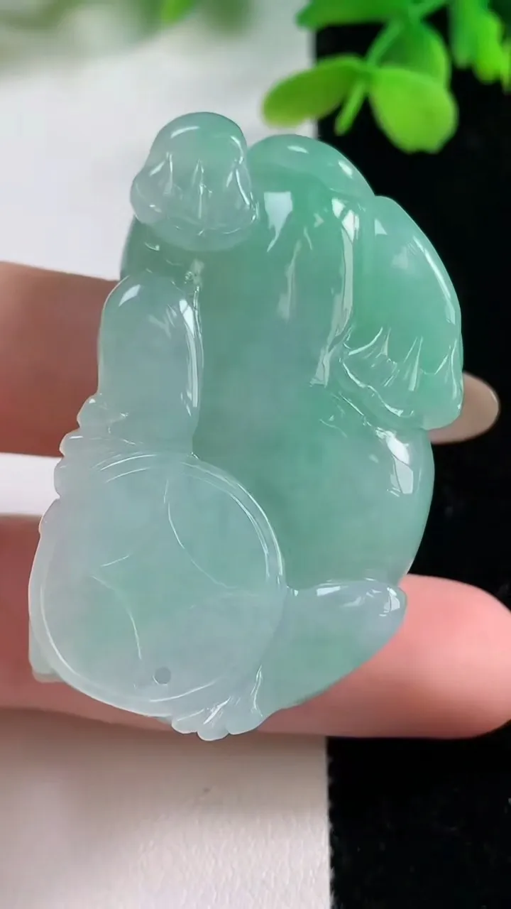 天然A货翡翠霸王貔貅吊坠，尺寸47.5-29.2-12，重量:40.80g
11月2日