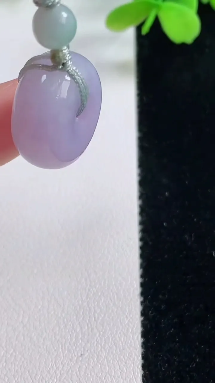 天然A货翡翠紫罗兰平安扣吊坠，尺寸18.5-9.8，重量:8.42g
11月2日