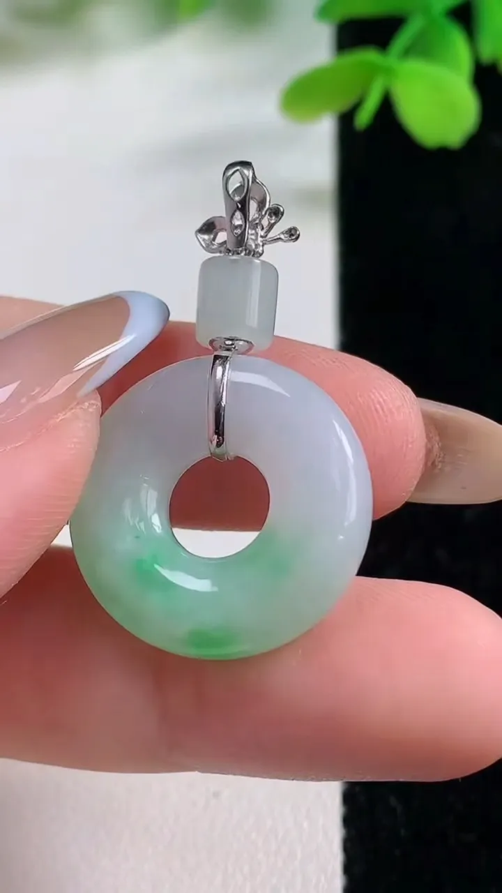 天然A货翡翠平安环吊坠，尺寸21-5.4，重量:5.77g
11月2日