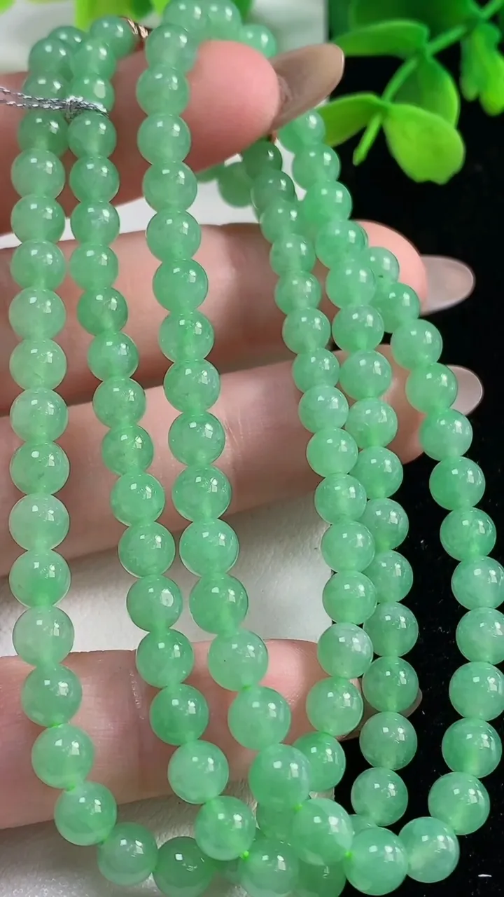 天然A货翡翠圆珠项链，尺寸5-114颗，重量:28.62g11月2日
工厂直销收藏佳品,种好水足，色泽均匀，有种有色，上手高大气！