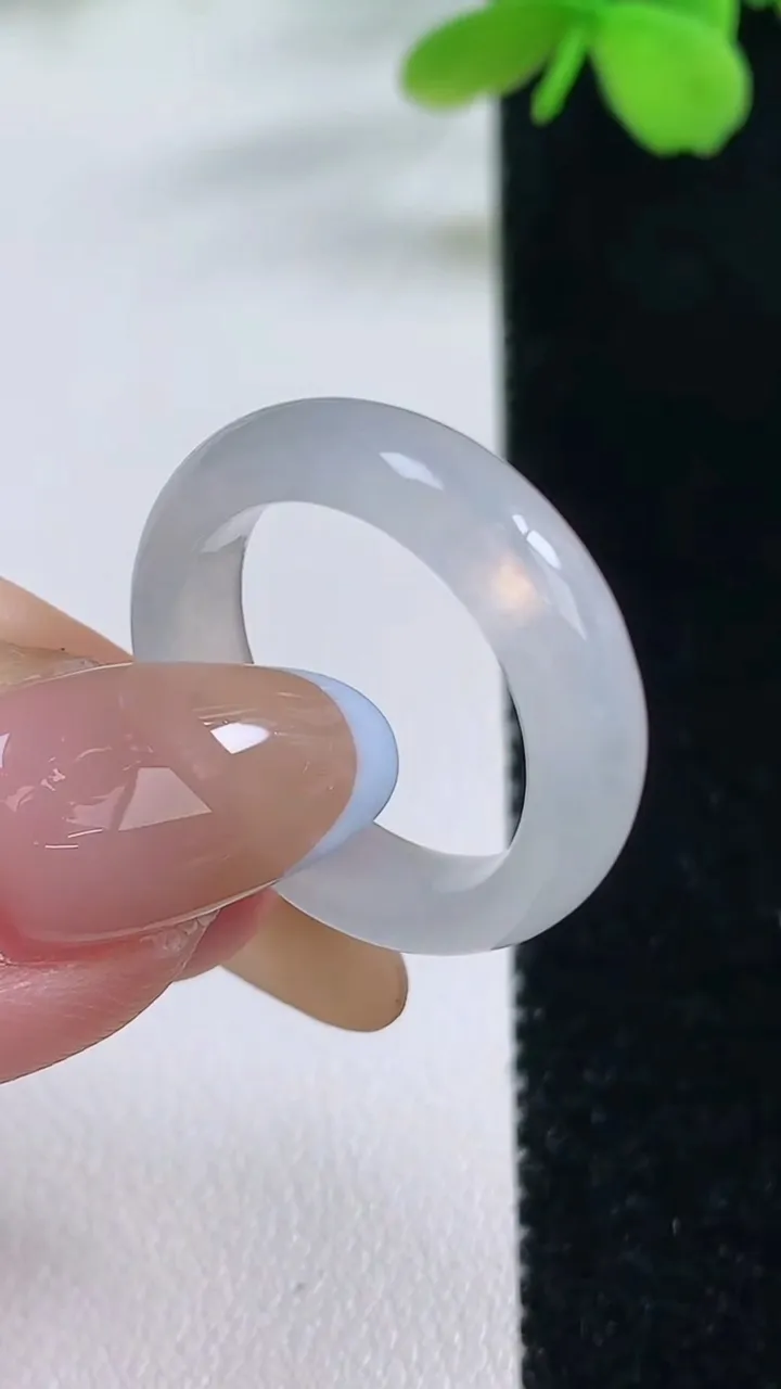 天然A货翡翠指环戒指，尺寸17.5-5.3-3.1，重量:3.62g2025年11月2日
工厂直销收