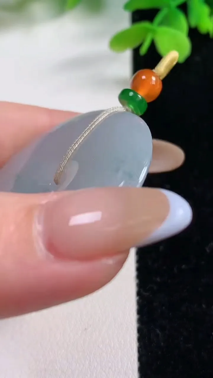 天然A货翡翠冰种飘花平安扣吊坠，尺寸39.3-6.3，重量:21.43g
11月2日