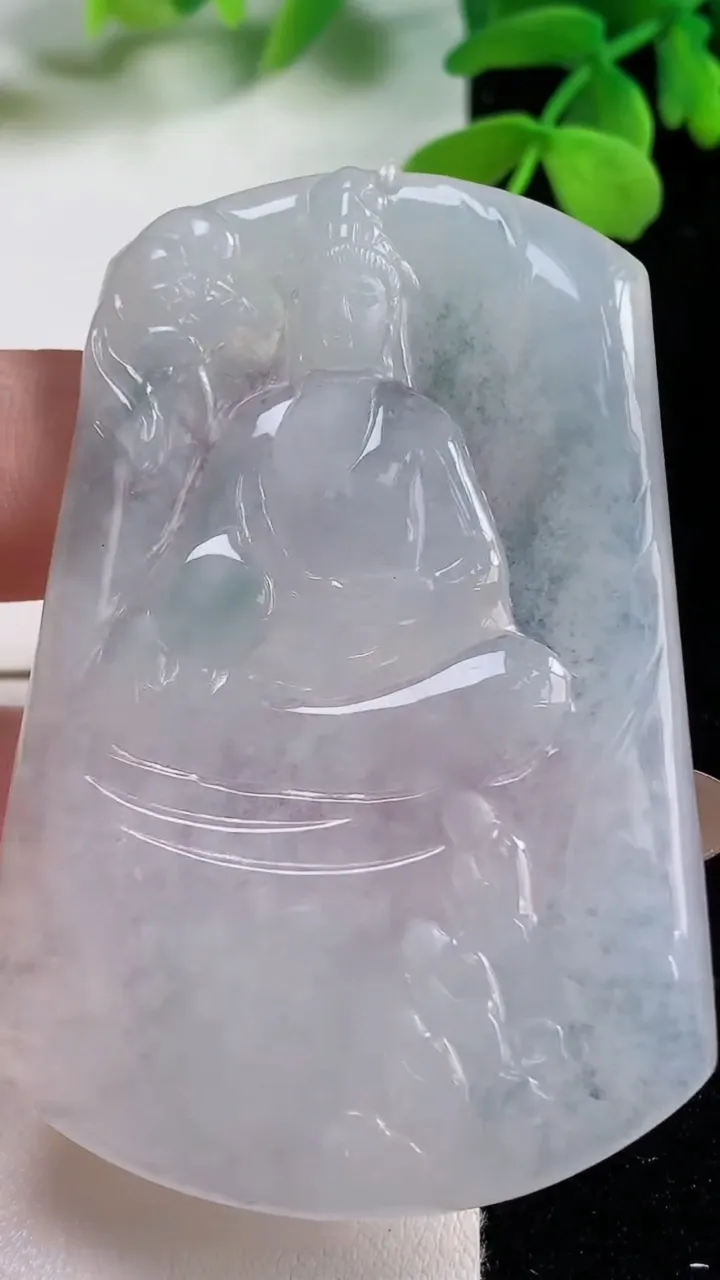 天然A货翡翠冰种飘花素衣观音吊坠，尺寸64.2-42.6-4.9，重量:31.32g
11月2日