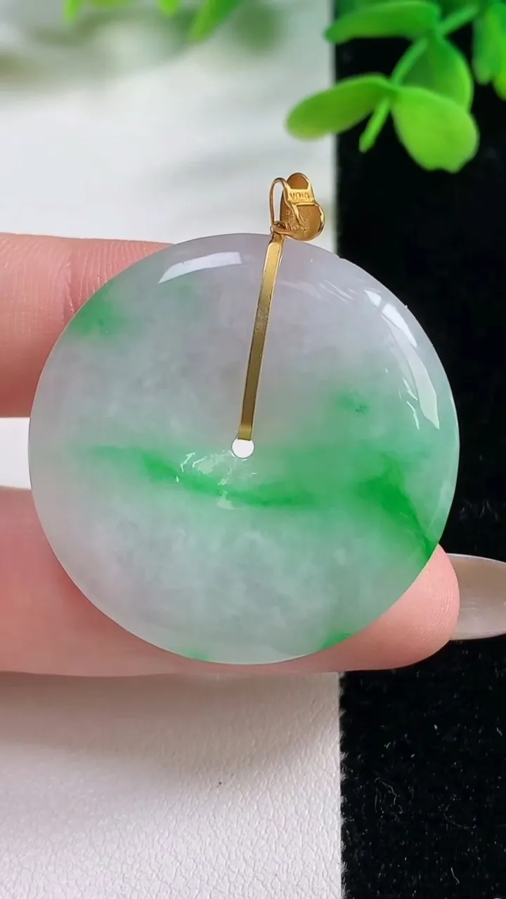 天然A货翡翠平安扣吊坠，尺寸35-5.5，重量:14.35g
11月2日