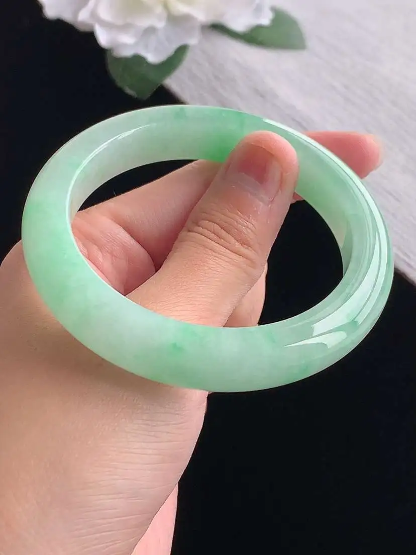 a货翡翠老坑冰种飘绿正装正圈手镯55-56圈口  尺寸55.2×11.3×8.8mm 重量59.18g 1101