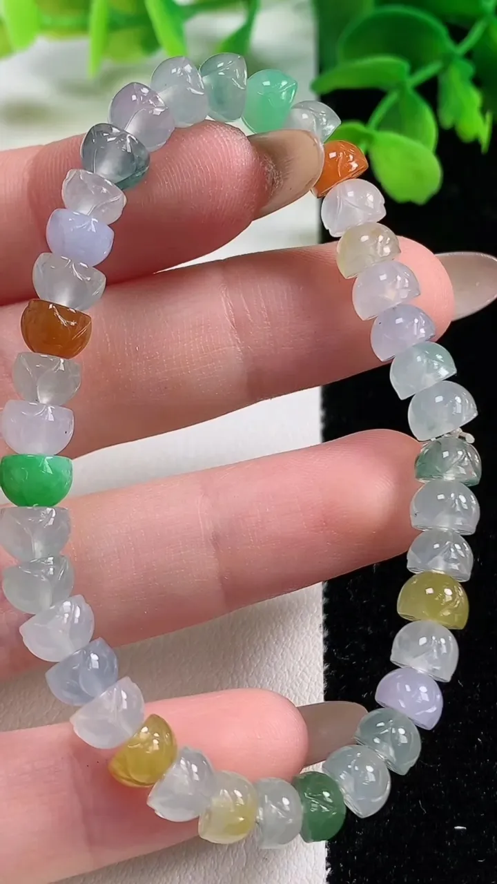 天然A货翡翠种四彩莲蓬手串，尺寸6.2-4.2-38颗，重量:13.10g11月2日
工厂直销收藏佳