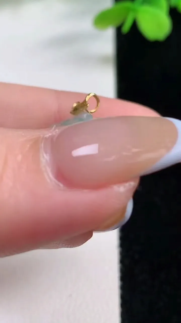 天然A货翡翠和和美美 荷花吊坠，尺寸22.7-20.6-1.9，重量:1.54g
11月2日