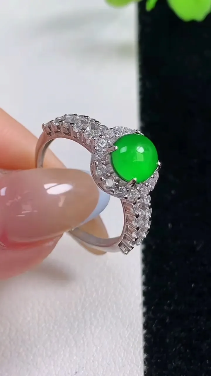 天然A货翡翠蛋面戒指，尺寸7.5-6.7-6.8，重量:2.77g2025年11月2日
工厂直销收藏