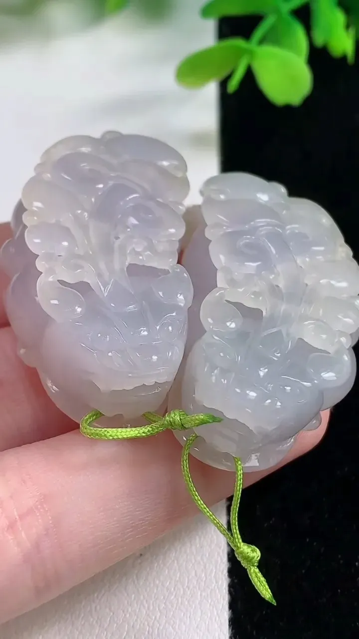 天然A货翡翠紫罗兰貔貅吊坠一对，尺寸41.8-21.8-12.5，重量:49.60g
11月2日