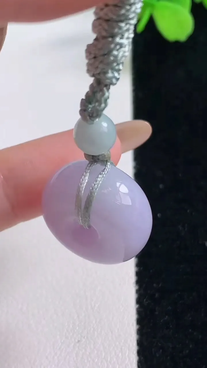 天然A货翡翠紫罗兰平安扣吊坠，尺寸18.5-9.8，重量:8.42g
11月2日