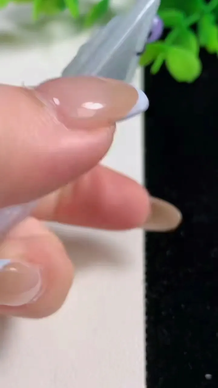 天然A货翡翠大势至菩萨吊坠，尺寸74.6-37.5-9.5，重量:56.71g
11月2日