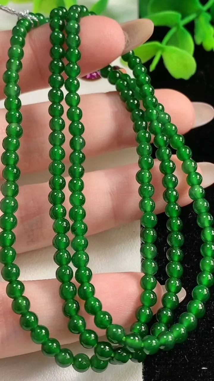 天然A货翡翠小米珠项链，尺寸3.6-163颗，重量:16.00g11月2日
工厂直销收藏佳品,种好水